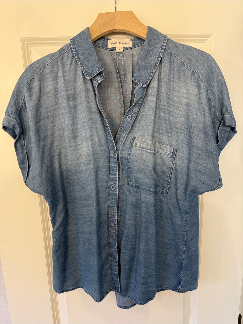 cloth & stone Denim-Style Light Blue Button-Up Short Sleeve Shirt